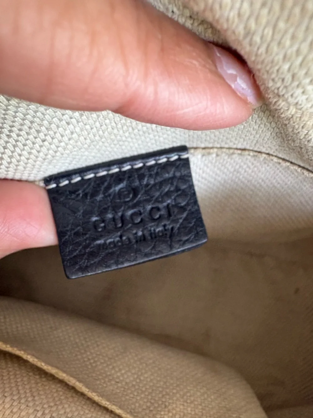 Gucci Black Soho Pebbled Leather Crossbody with Tassel - Picture 5 of 7